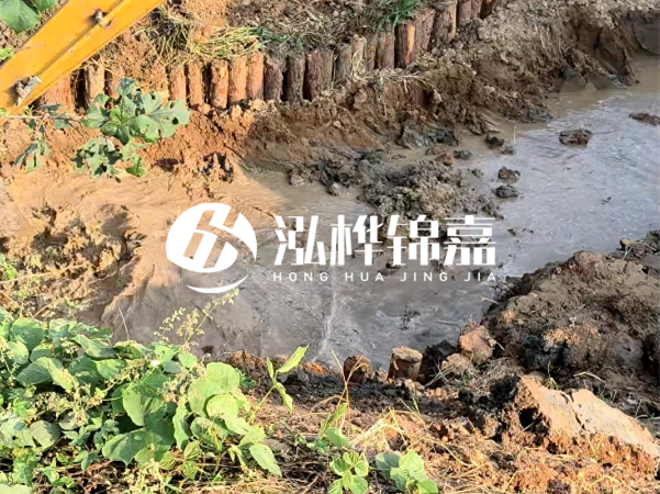湖南防汛木樁批發(fā)廠(chǎng)家泓樺錦嘉 - 防洪木樁的作用是什么？?