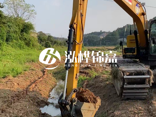 陜西松木樁廠(chǎng)家泓樺錦嘉-松木樁尾徑測量從哪個(gè)位置開(kāi)始算？
