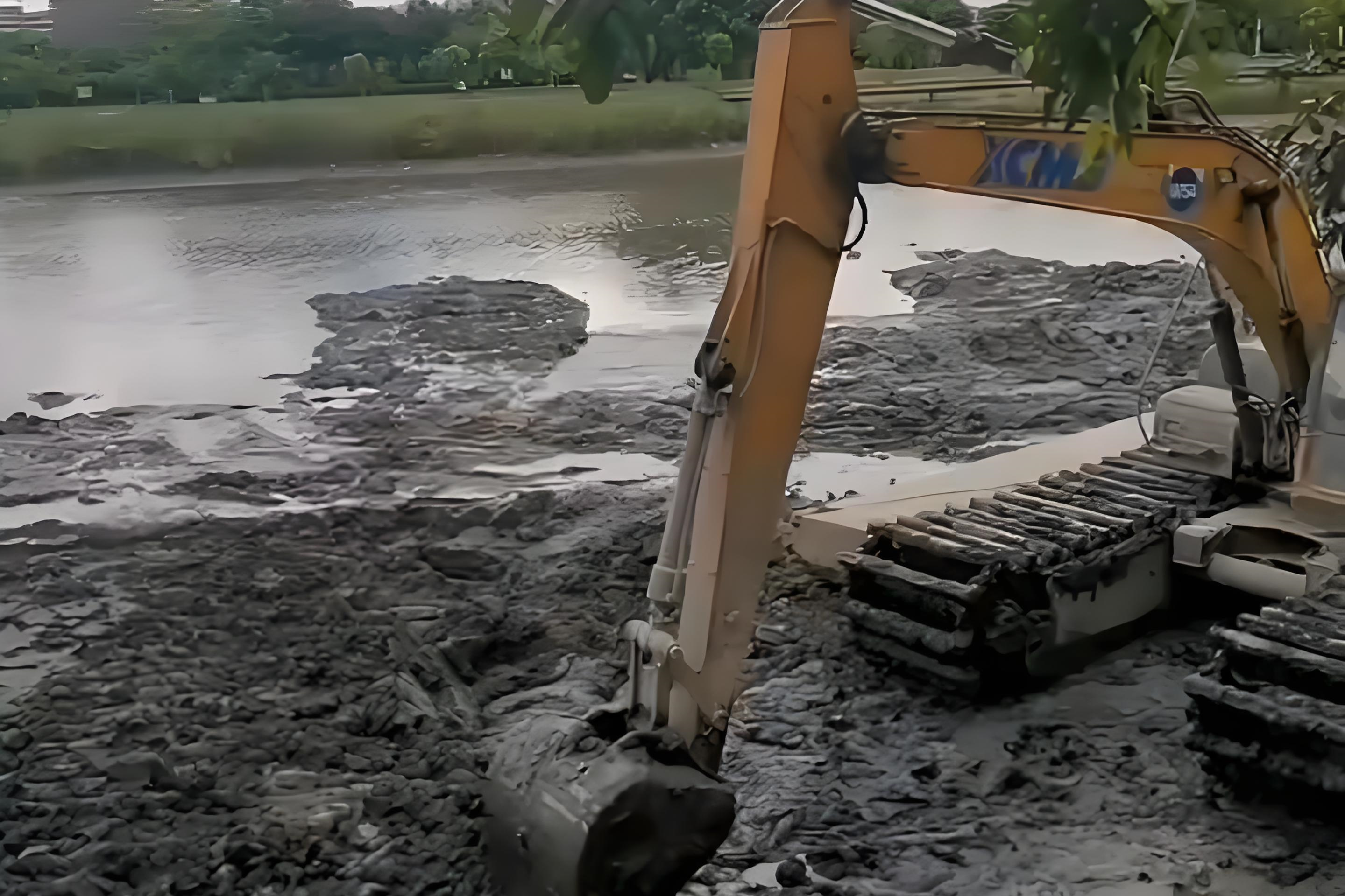 廣東東莞挖機清淤施工隊-水塘清淤需要請專(zhuān)業(yè)隊伍嗎？