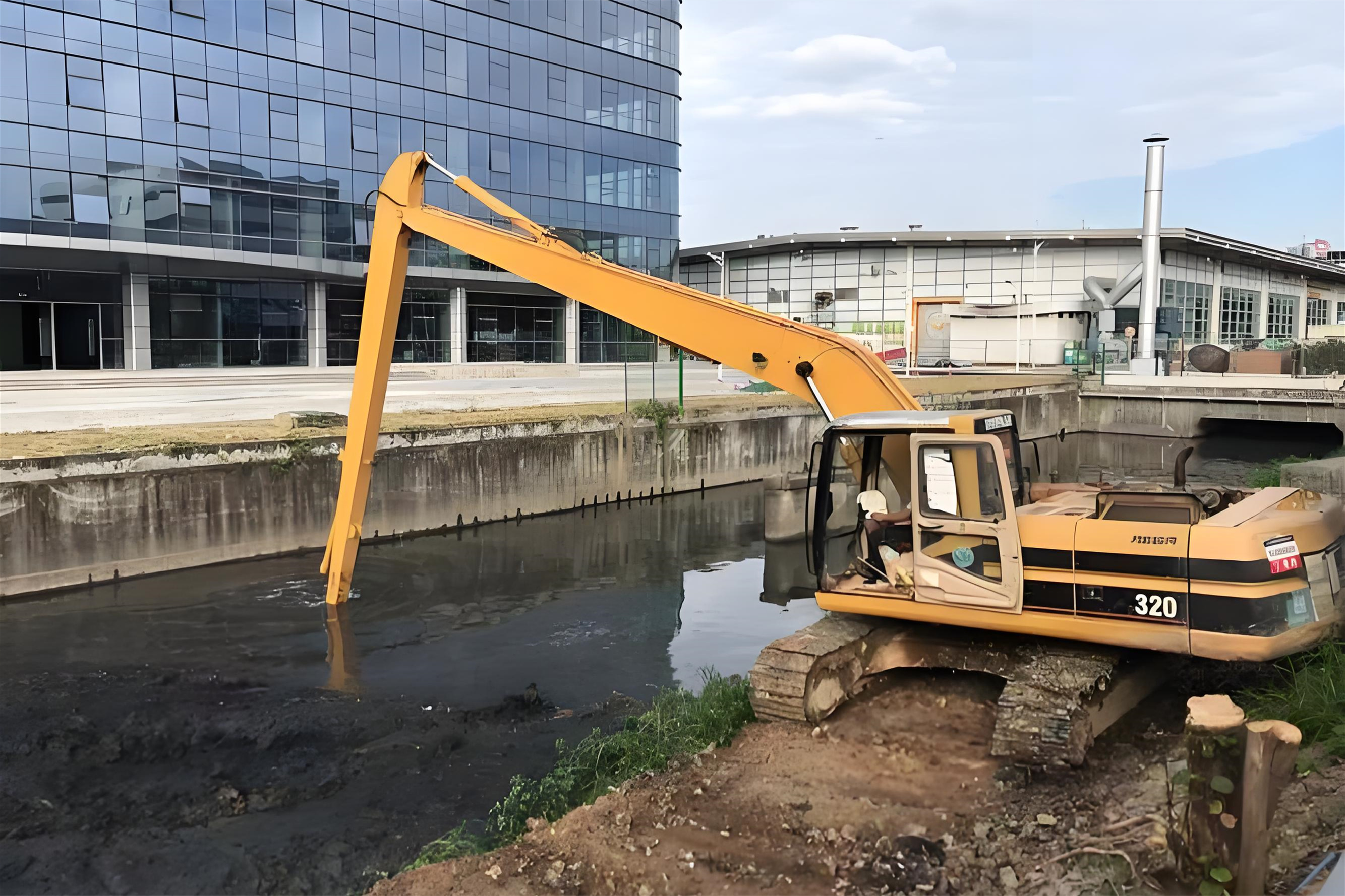 北京豐臺區水上挖機清淤隊-沼澤地清淤后土壤如何處理？