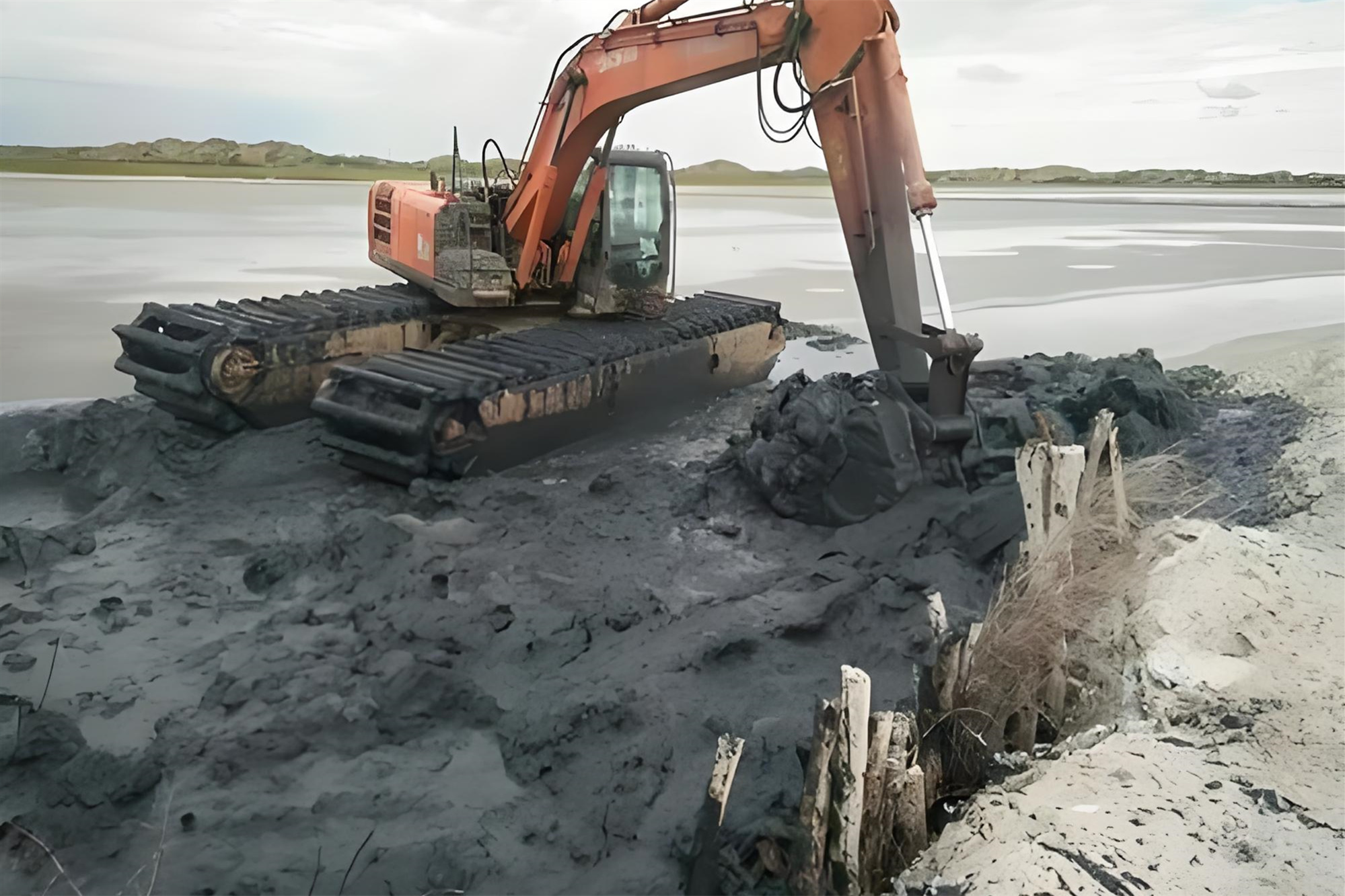 北京昌平區水上挖機清淤隊-挖機清淤效率受哪些因素影響？