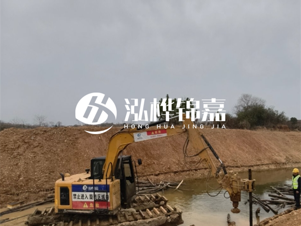 松木樁批發(fā)廠(chǎng)家泓樺錦嘉-河道駁岸樁選松木還是杉木更經(jīng)濟？